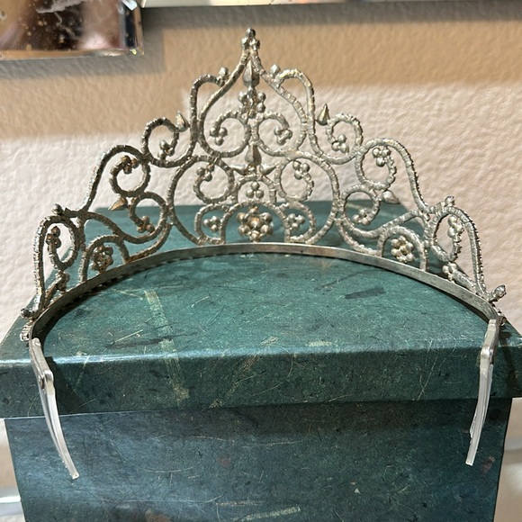 Vintage 70’s 80’s Adult Tiara & Box Collectors  Item - Picture 6 of 9